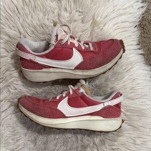 Nike Waffle Debut Vintage Womens 7
Adobe Sail Coconut Milk Gum Running
Shoes